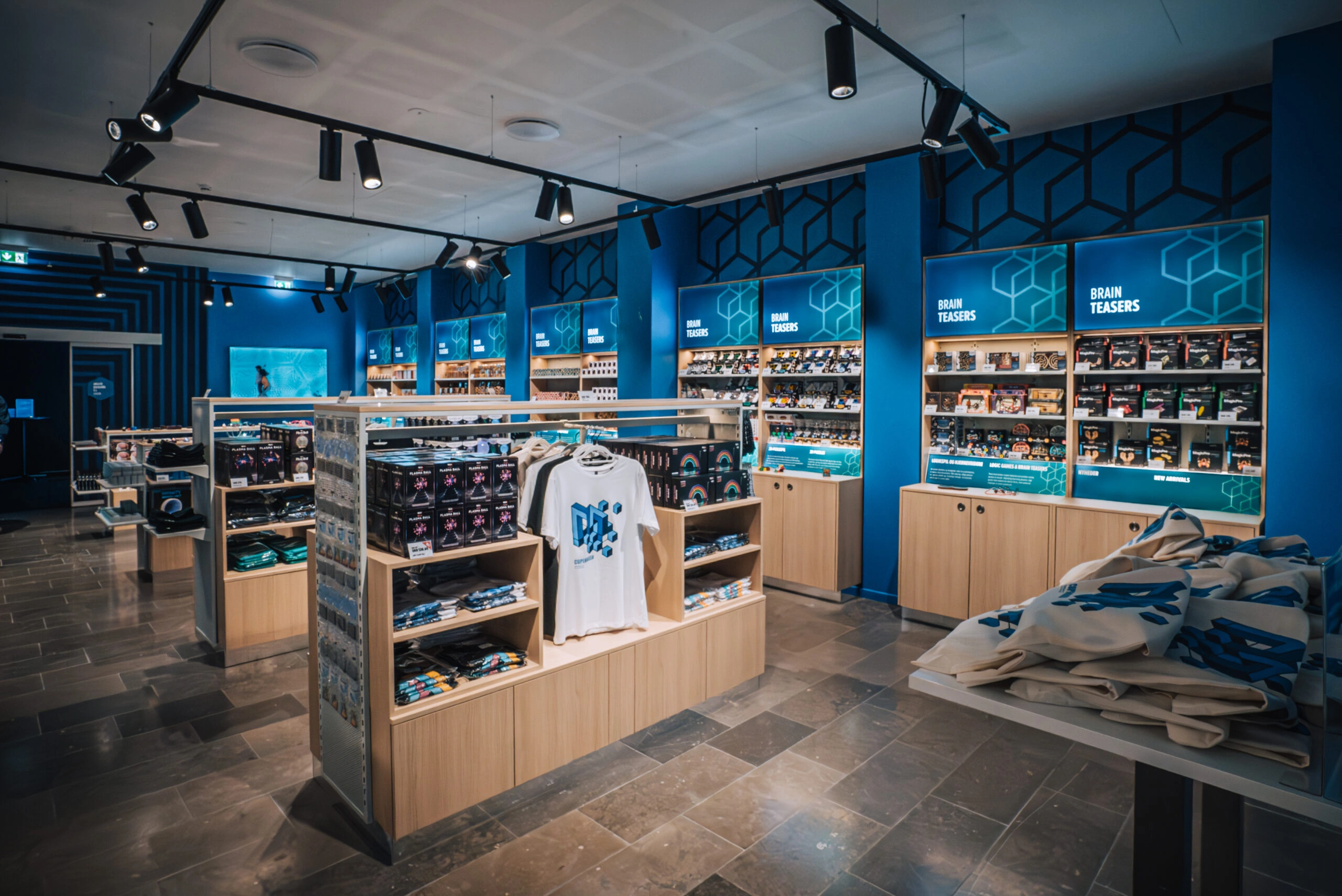 Museum Shop with brain games and puzzles at Museum of Illusions Copenhagen.